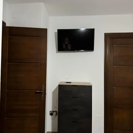 Plaza Pedro Cuevas Boliches Фуэнхирола