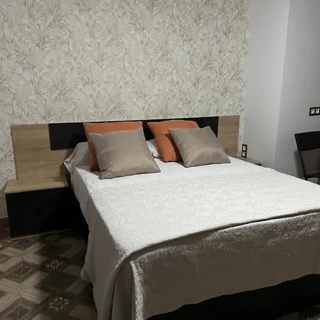 Plaza Pedro Cuevas Boliches Гостевой дом 3*