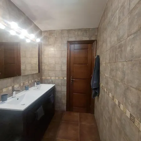 Plaza Pedro Cuevas Boliches Фуэнхирола