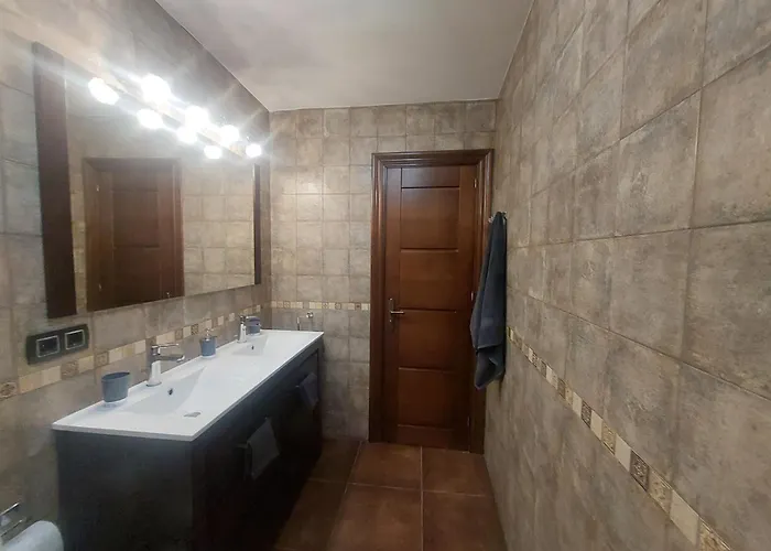 Plaza Pedro Cuevas Boliches פואנגירולה