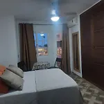 Plaza Pedro Cuevas Boliches بيت ضيافة